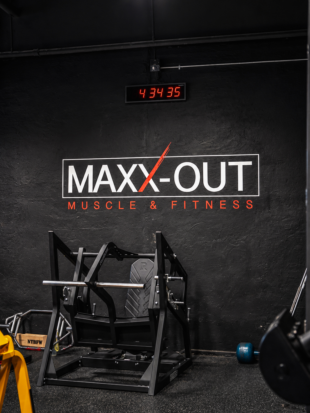 Maxx-Out logo wall